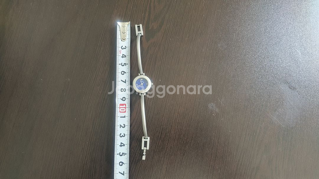36년 된 옛날 디자인 손목시계--3