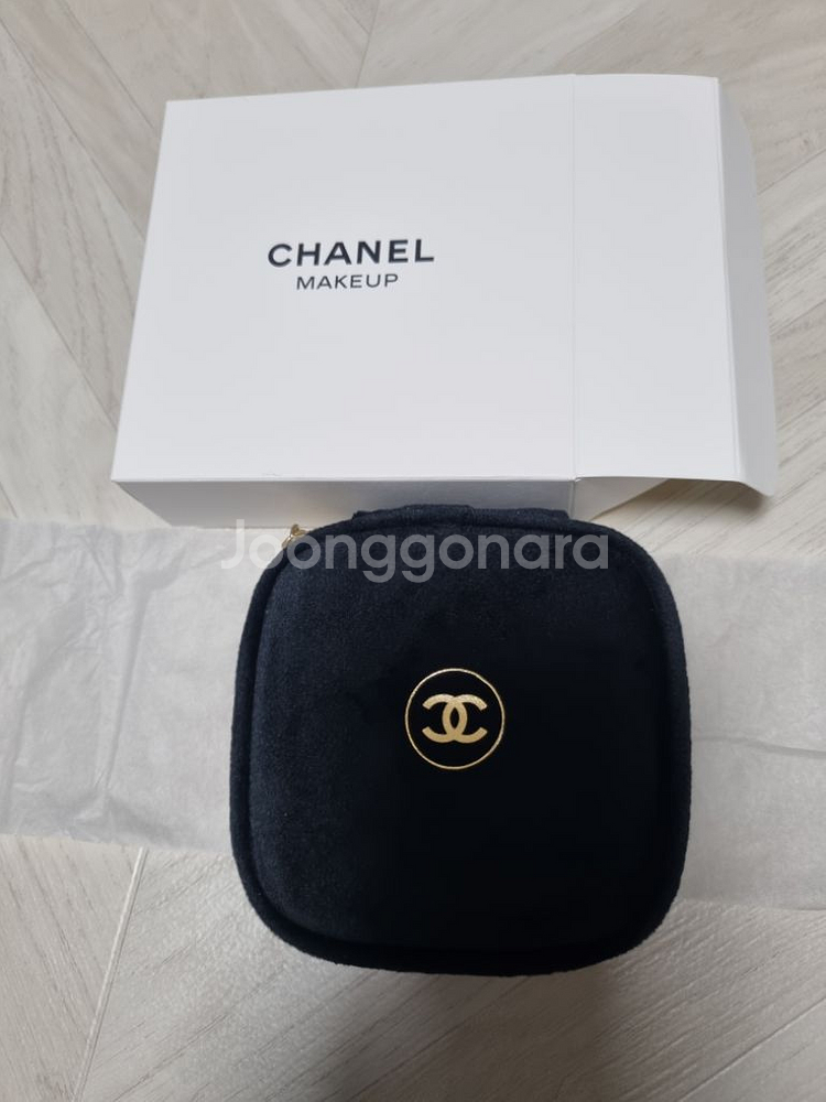[새상품]샤넬 정품 한정 벨벳 미니 거울 파우치--2