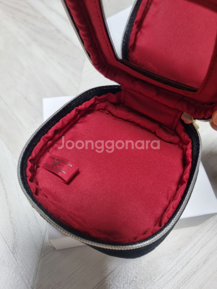 [새상품]샤넬 정품 한정 벨벳 미니 거울 파우치--4