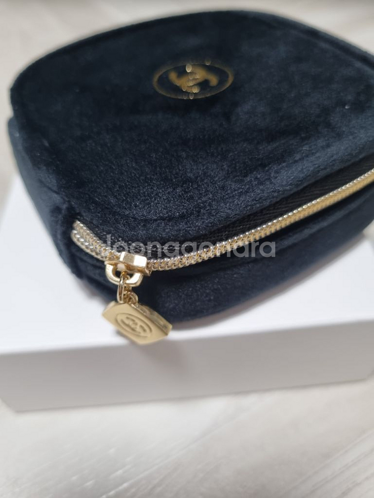 [새상품]샤넬 정품 한정 벨벳 미니 거울 파우치--3