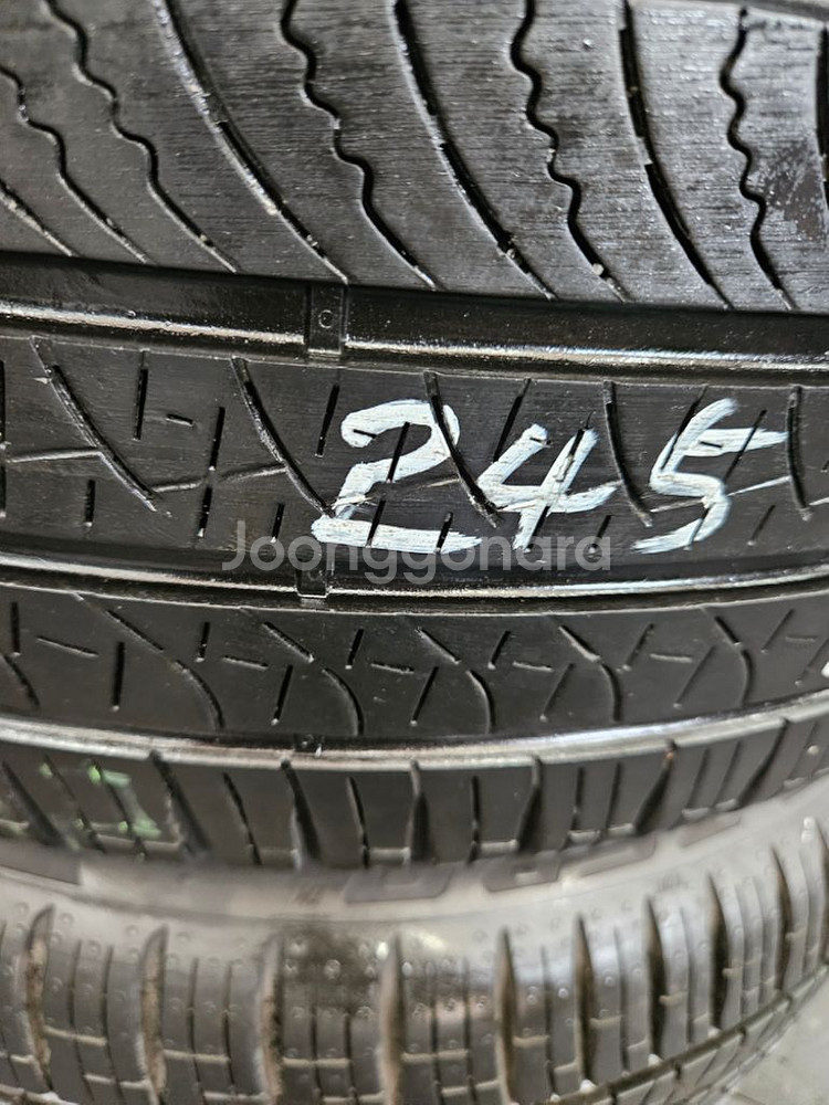 245 40 19 중고타이어 피렐리 피제로--4