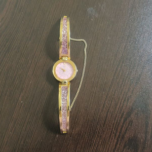 여자 핑크색 손목시계