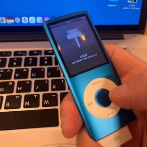 아이팟 나노 4세대 블루+이어폰 (배터리 교체 권장)