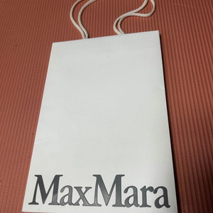 막스마라 MaxMara 쇼핑백 판매합니다.