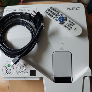 NEC 3500안시.초단초점프로젝터 UM351WIK