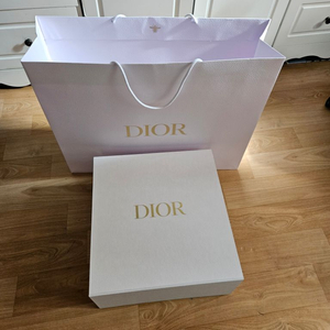 디올 DIOR 쇼핑백 판매합니다.