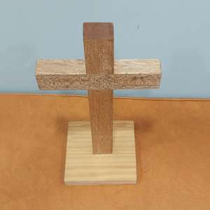 직접 제작한 탁상용 십자가
