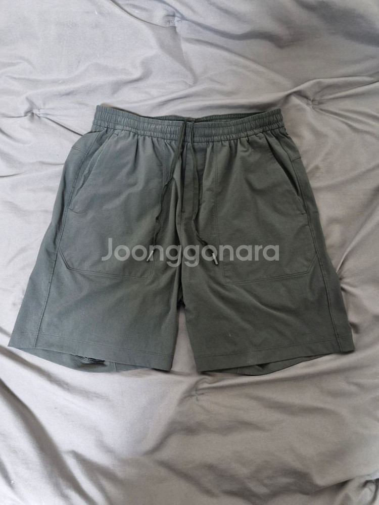 룰루레몬 보우라인 8인치 쇼츠 블랙색상 M사이즈--1