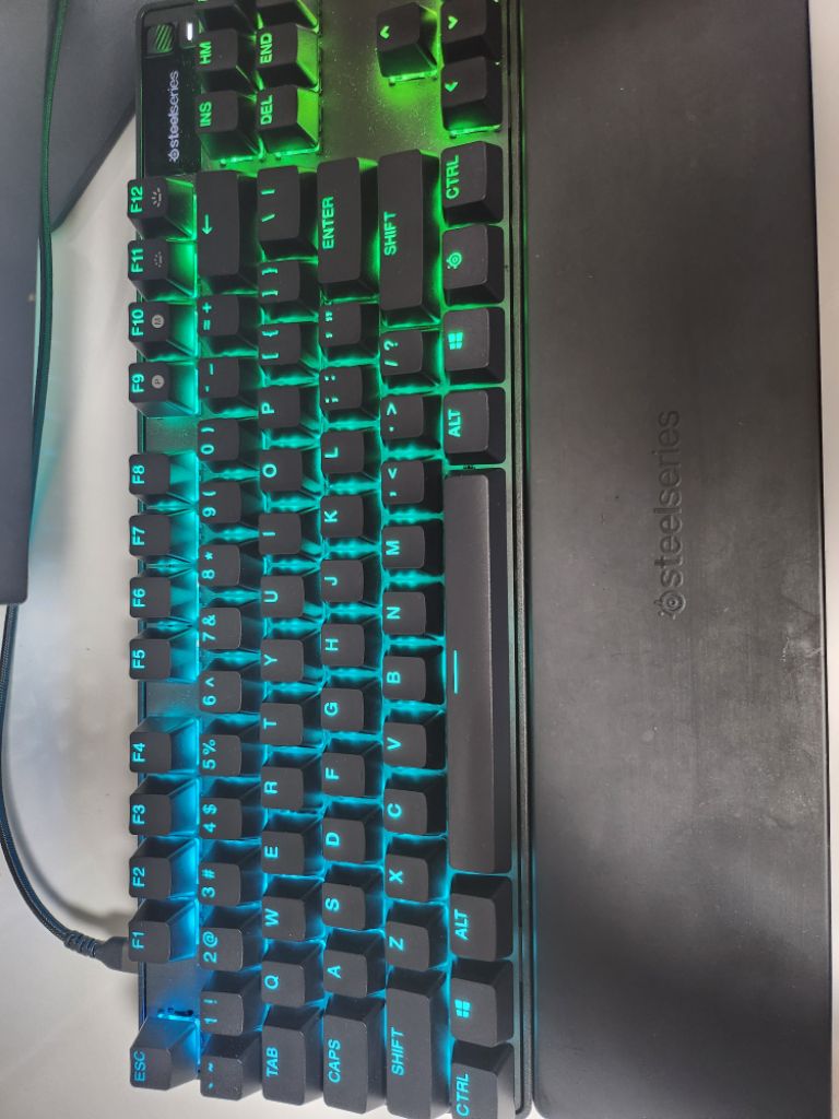 스틸시리즈 apex pro tkl 키보드 팝니다.