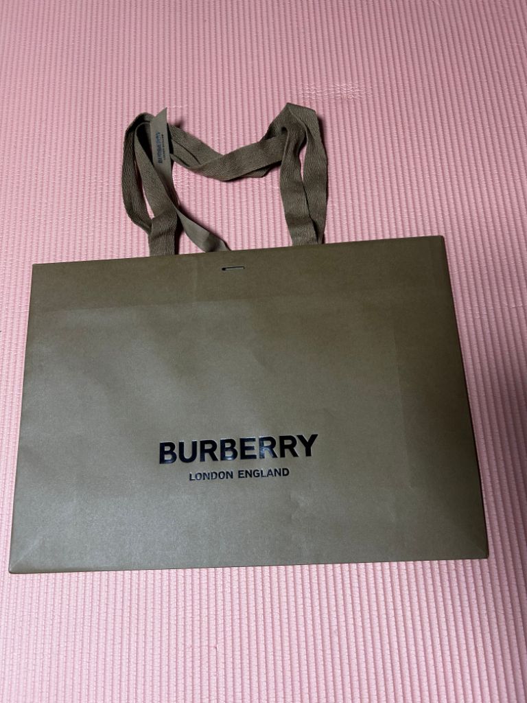 버버리 BURBERRY 쇼핑백 판매합니다.