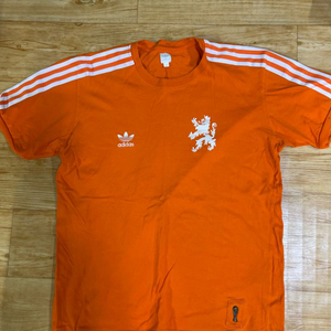 아디다스 네덜란드 티셔츠 m 사이즈 판매