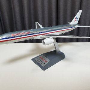 아메리칸 항공 크롬 도장 비행기 모형을 판매합니다.