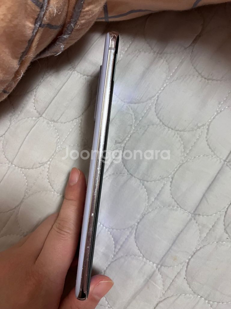 갤럭시 퀀텀2 a급 바이올렛 정상해지 중고폰?--6