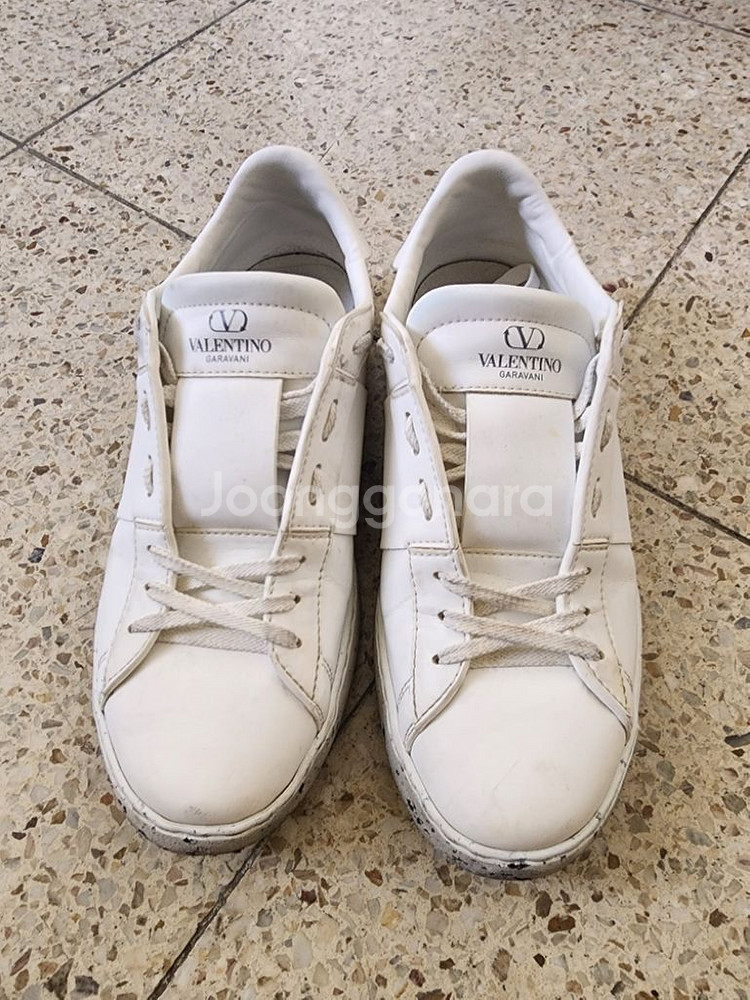 발렌티노 스니커즈 40.5사이즈 입니다--1