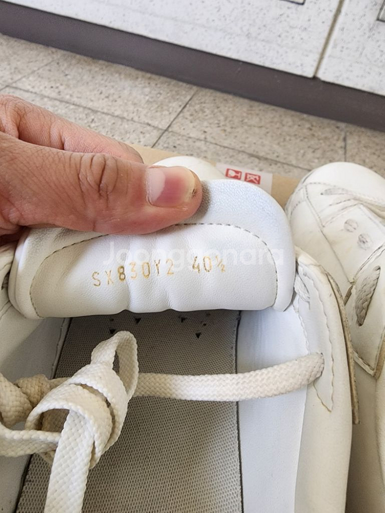 발렌티노 스니커즈 40.5사이즈 입니다--6