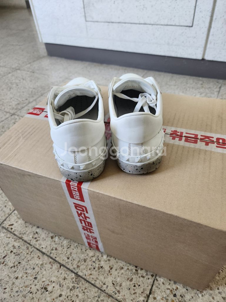 발렌티노 스니커즈 40.5사이즈 입니다--4