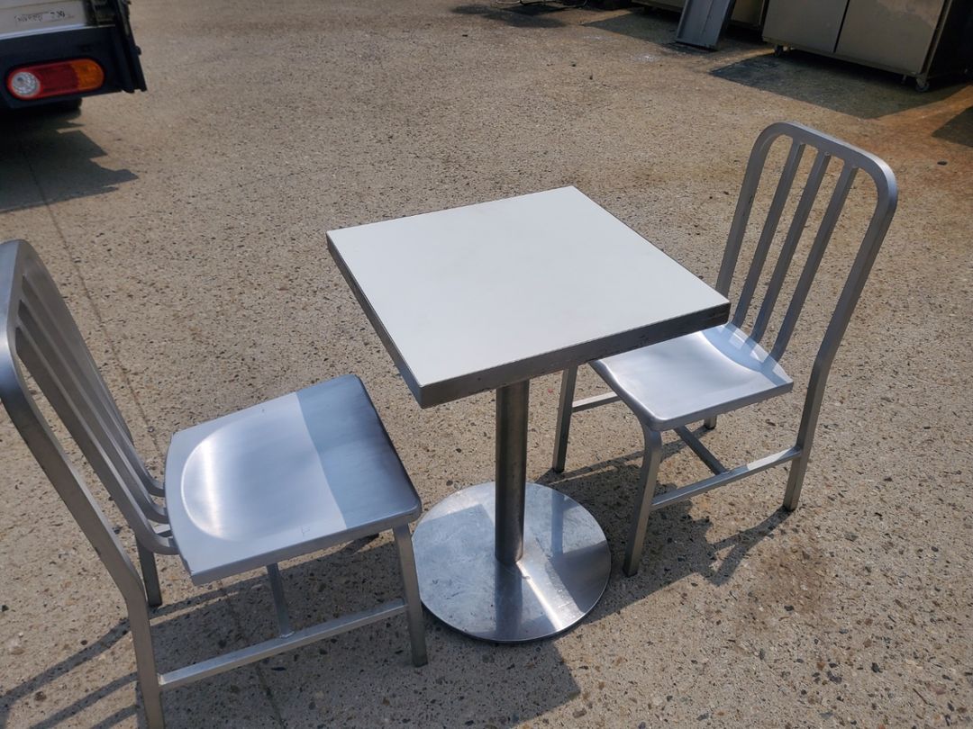 까페 의자 테이블