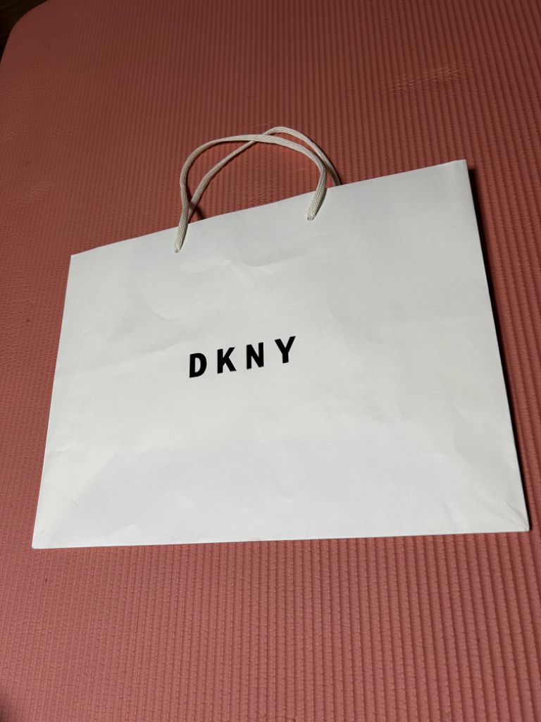 도나카렌뉴욕 DKNY 쇼핑백 판매합니다.