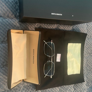 젠틀몬스터 레이브(rave) 팝니다