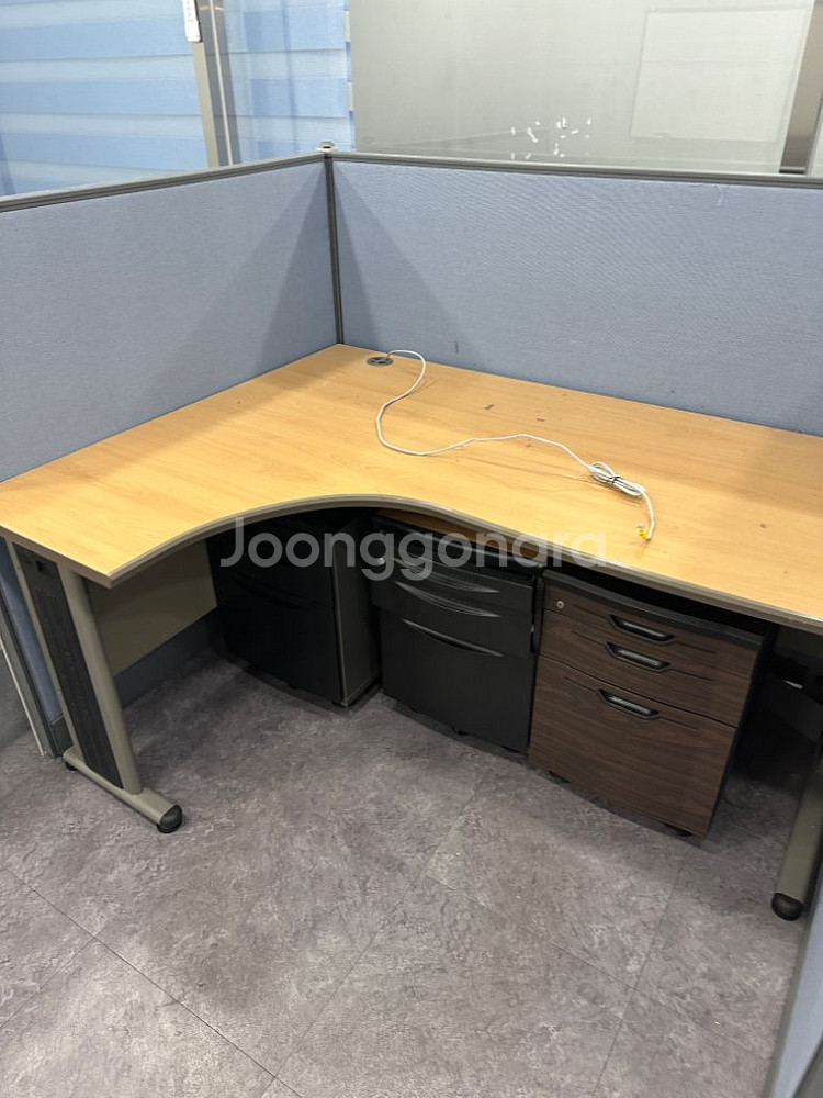 컴퓨터 놓기 좋은 책상--1