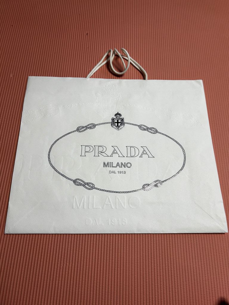 프라다 PRADA 쇼핑백 판매합니다.