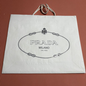 프라다 PRADA 쇼핑백 판매합니다.