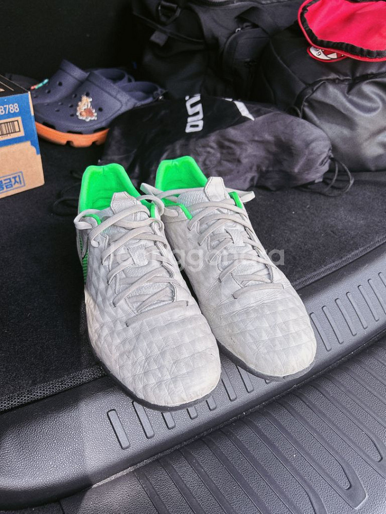 나이키 티엠포 8 프로 풋살화 275--0