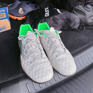 나이키 티엠포 8 프로 풋살화 275