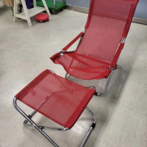 피에스타 암 체어 빨간색 의자 세트 팝니다.