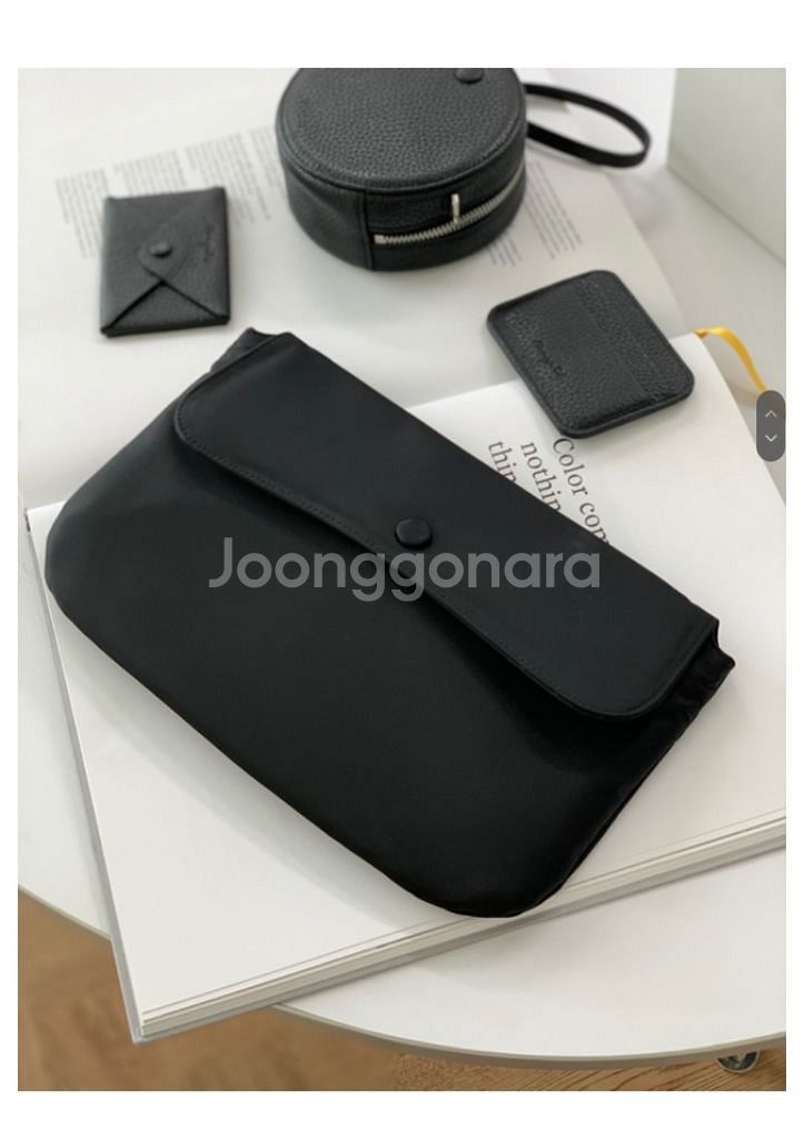 봉긋 클러치 프라다 검정--1