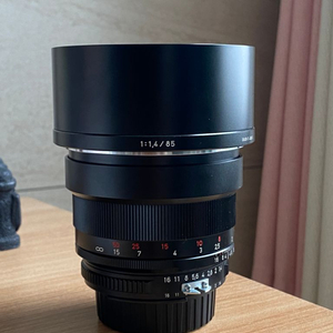 zf 85mm f1.4 planar