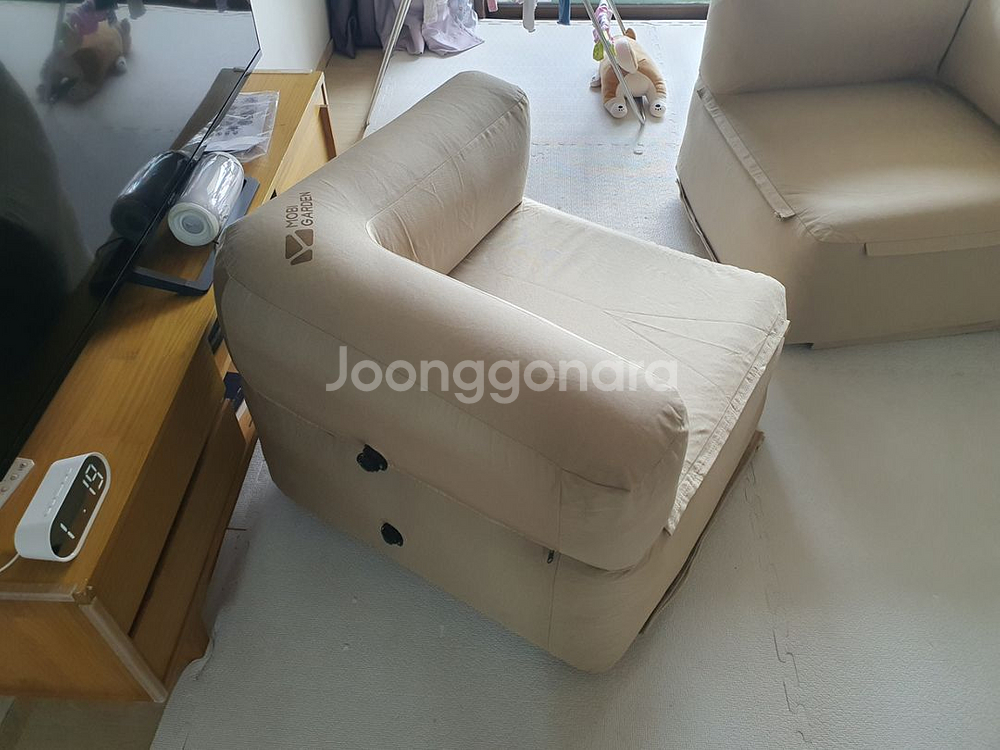 MOBI GARDEN 에어쇼파 거의 새제품 싸게팝니다.--1