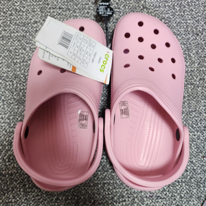 crocs