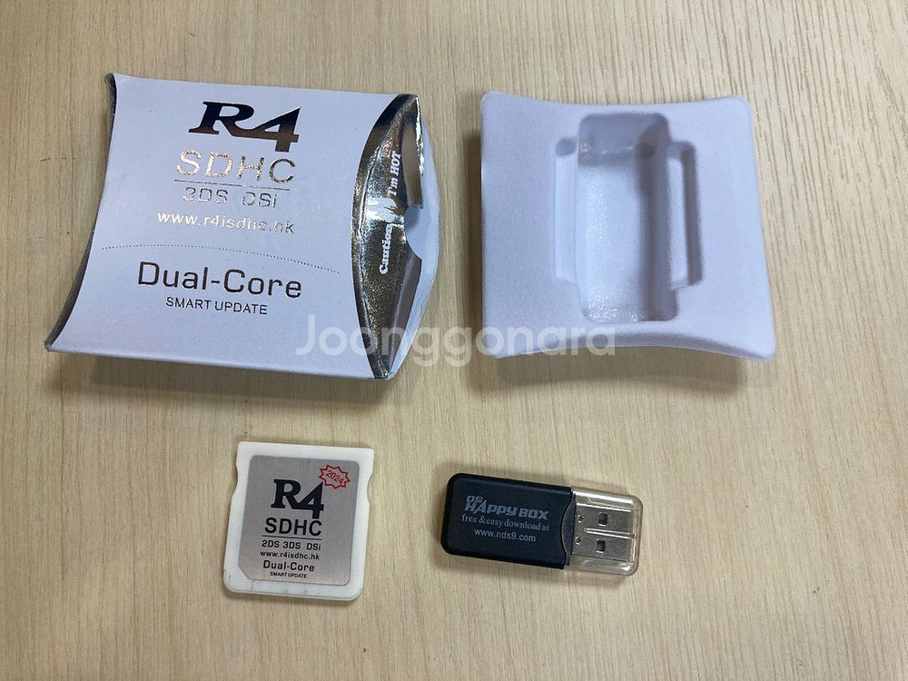 R4 SDHC 칩 팝니다.--1