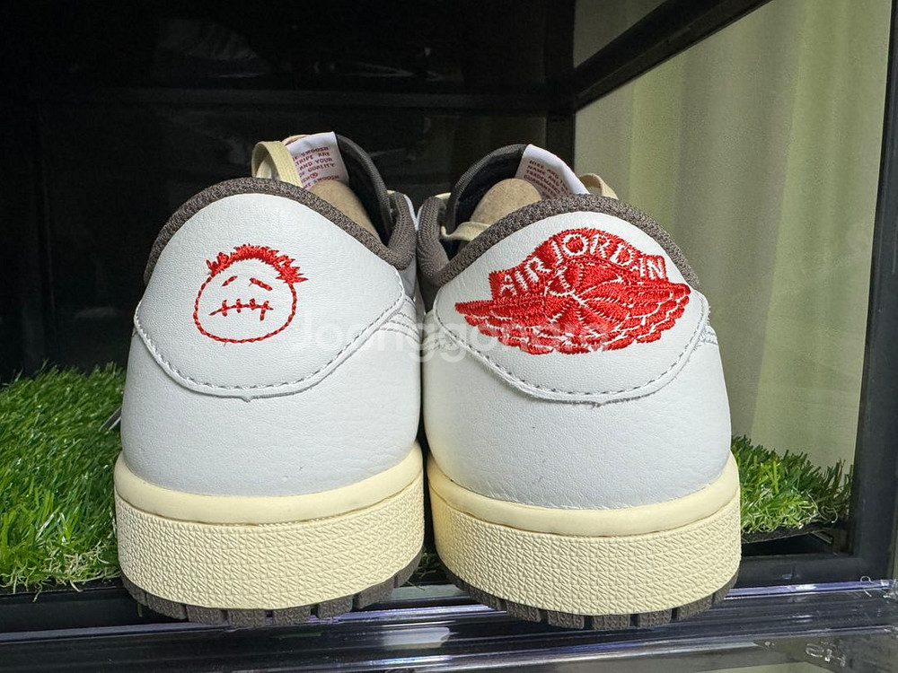 조던 1 x 트래비스 스캇 레트로 로우 새상품 팝니다--3