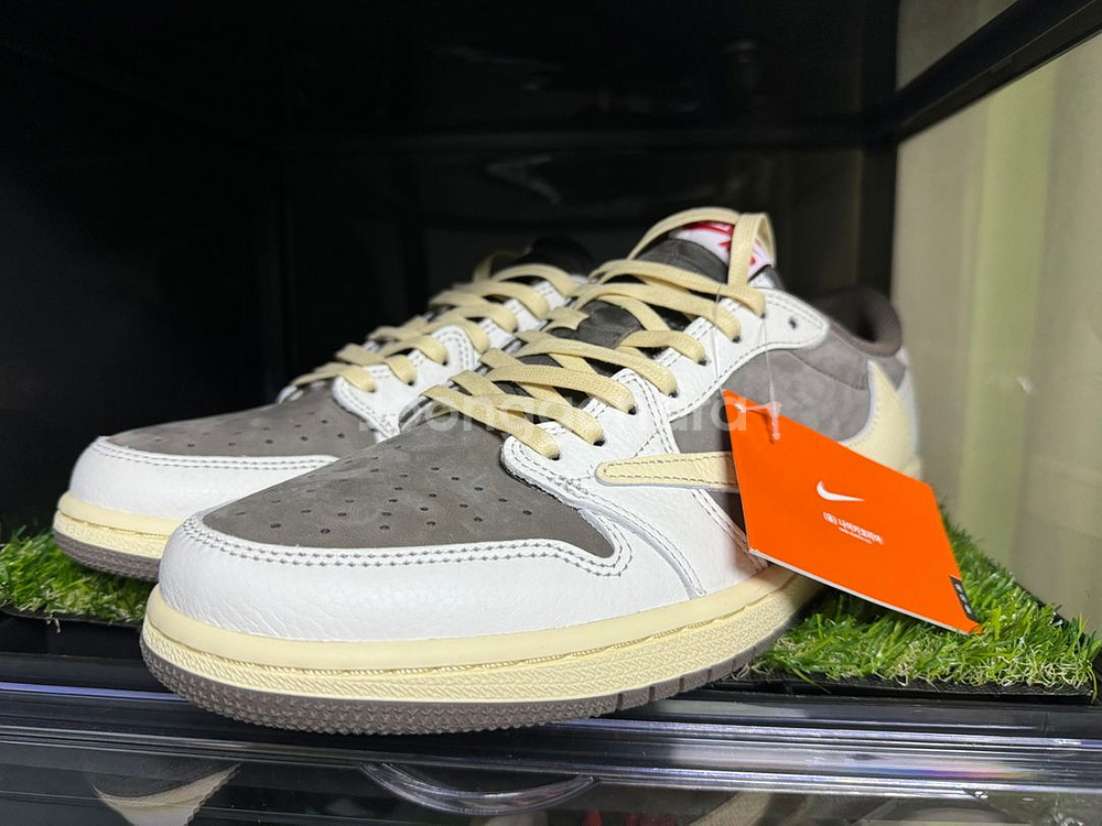 조던 1 x 트래비스 스캇 레트로 로우 새상품 팝니다--2