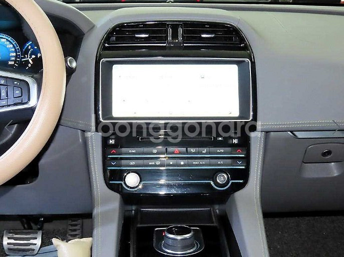 재규어 F-페이스 2.0 20d AWD--7