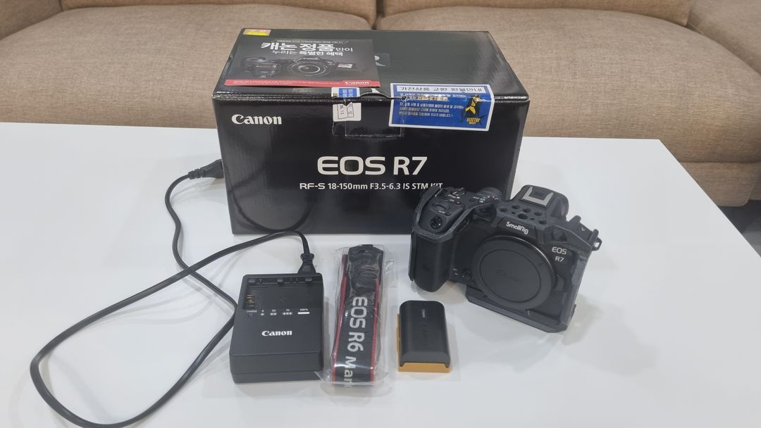 캐논 EOS R7 바디 + 스몰리그 케이지 팝니다