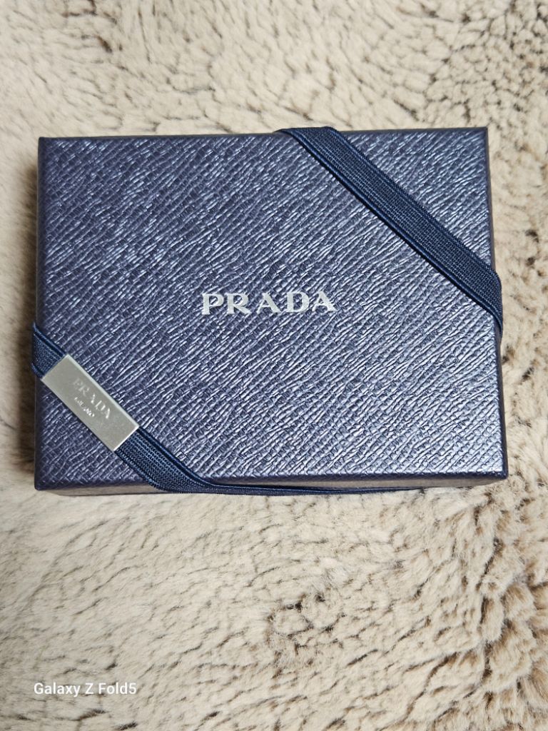 PRADA 카드지갑