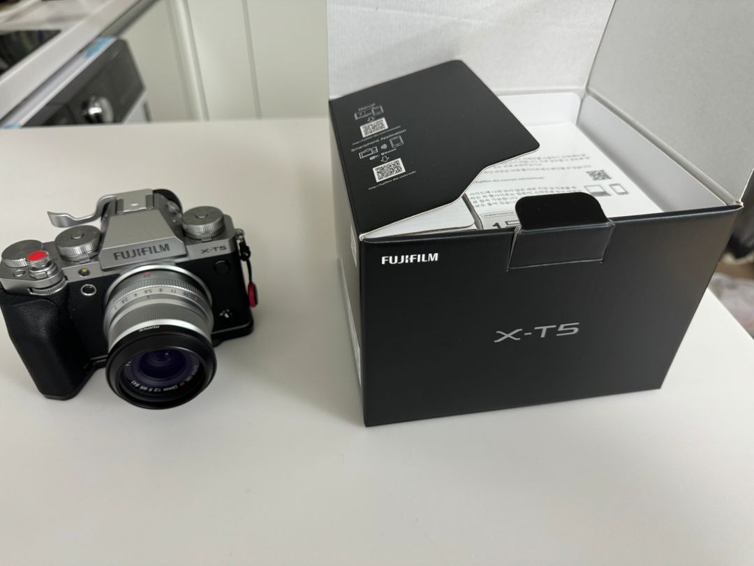 후지 x-t5 실버 + 렌즈 4종 판매합니다