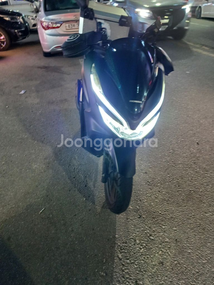 19년식 pcx 팔아용!!! 상태좋아요--1