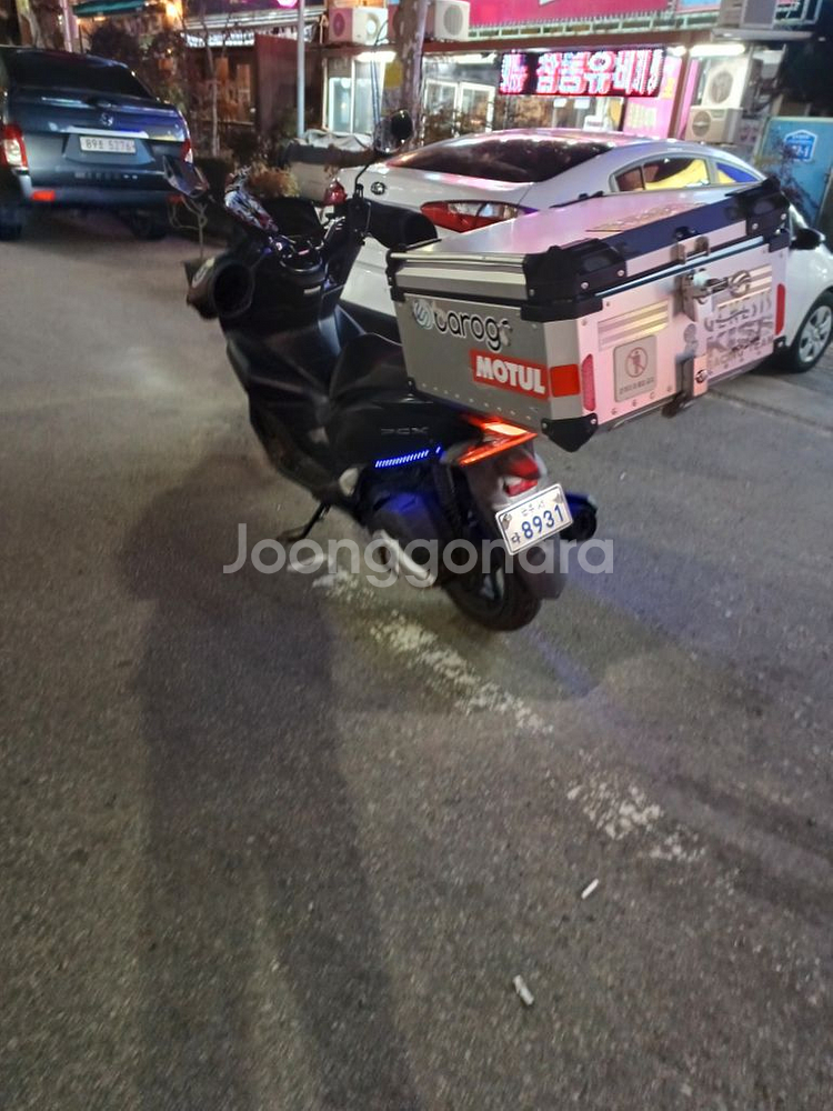 19년식 pcx 팔아용!!! 상태좋아요--2