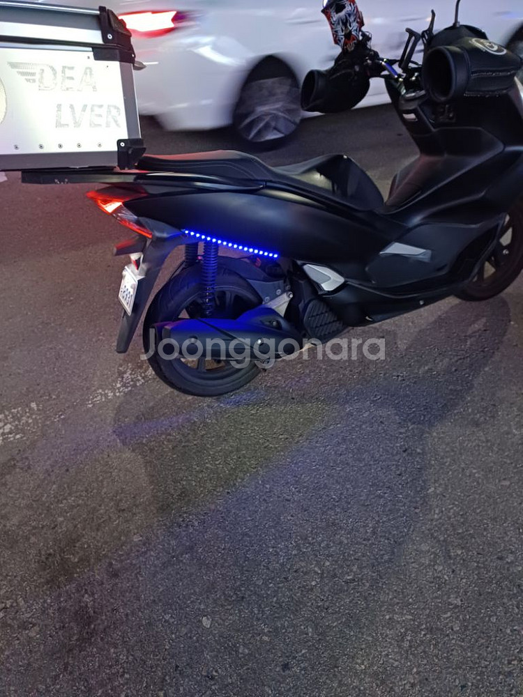 19년식 pcx 팔아용!!! 상태좋아요--3