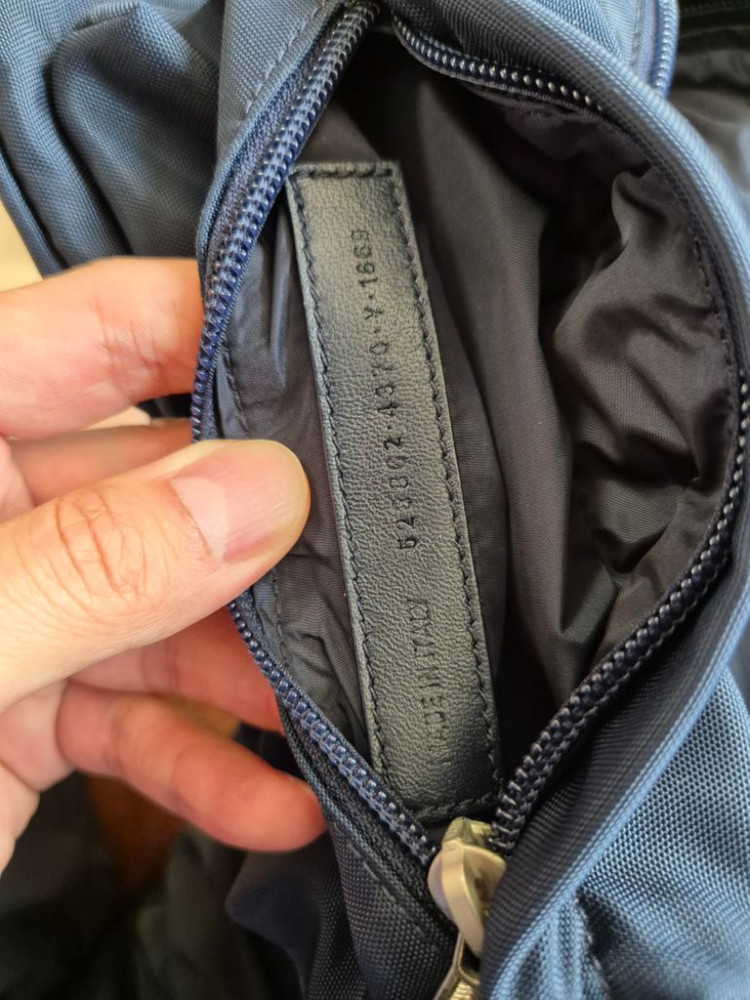 발렌시아가 힙색 벨트백 팝니다--4