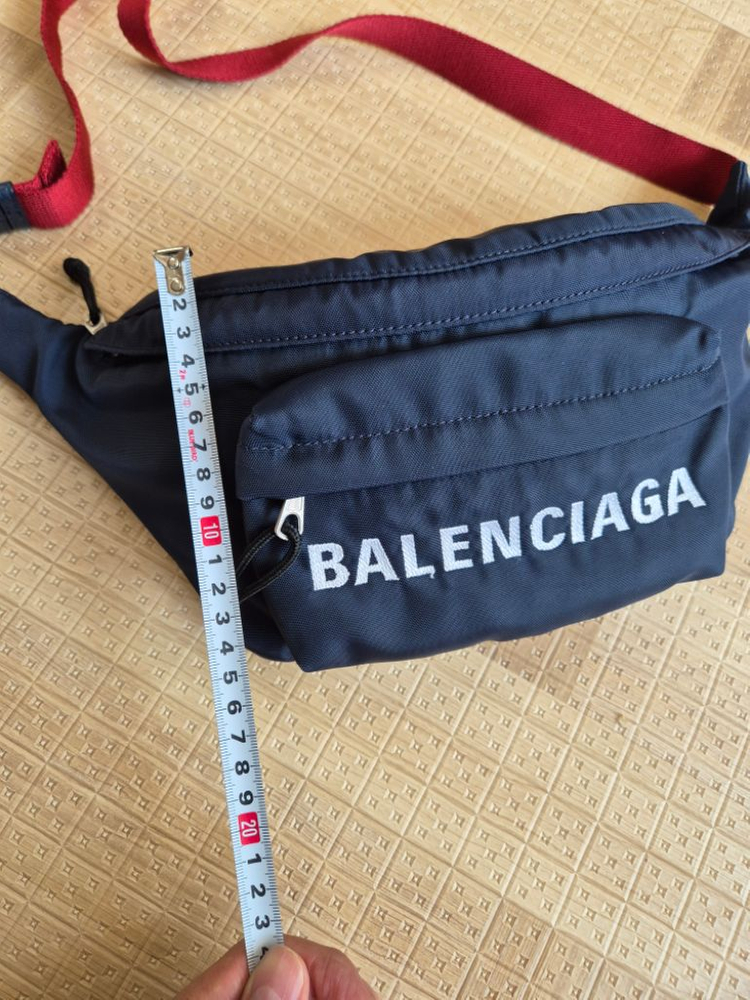 발렌시아가 힙색 벨트백 팝니다--7