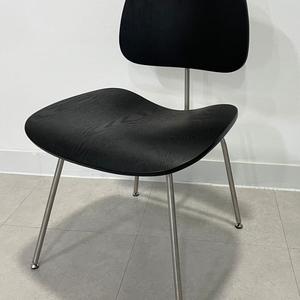 미드센추리 모던 디자인 원목 철제 의자 팝니다.