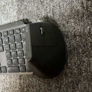 로지텍 MX KEYS 팝니다