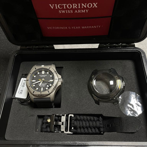 빅토리아녹스 VICTORINOX 티타늄 시계