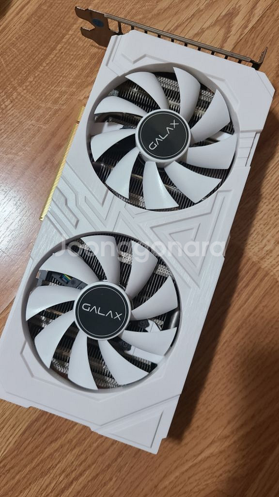 갤럭시 1660 SUPER 화이트 팝니다.--1