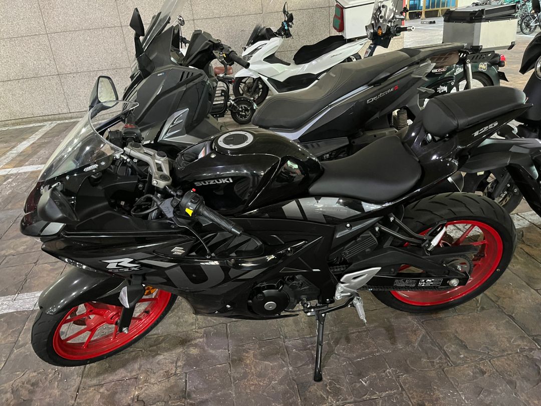 오토바이 바이크 gsx-r125 팝니다